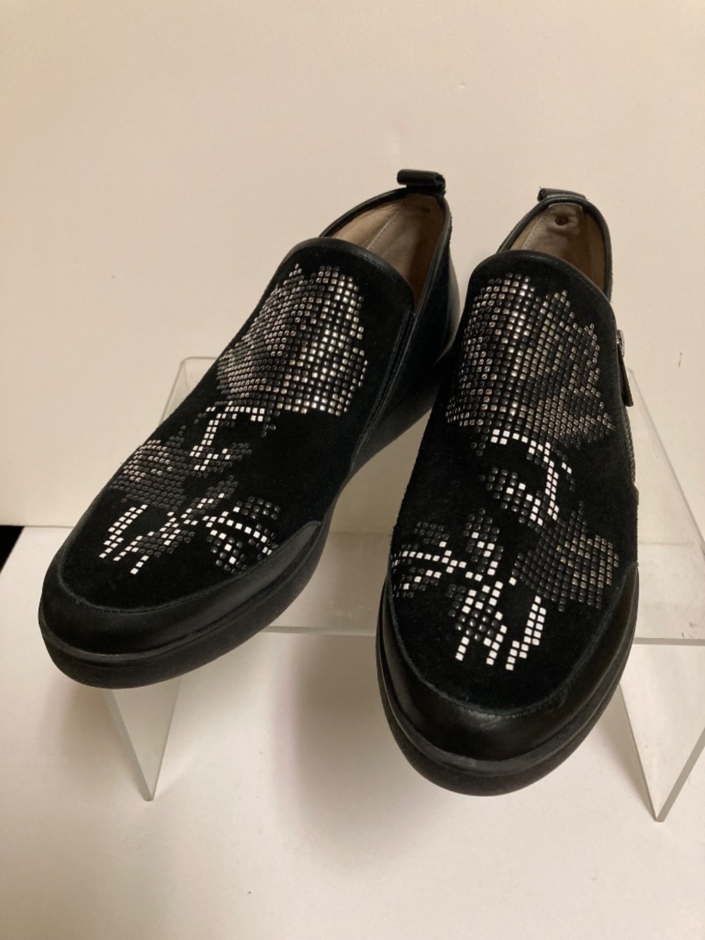 Donald Pliner Black Rose Sneaker Size 10M